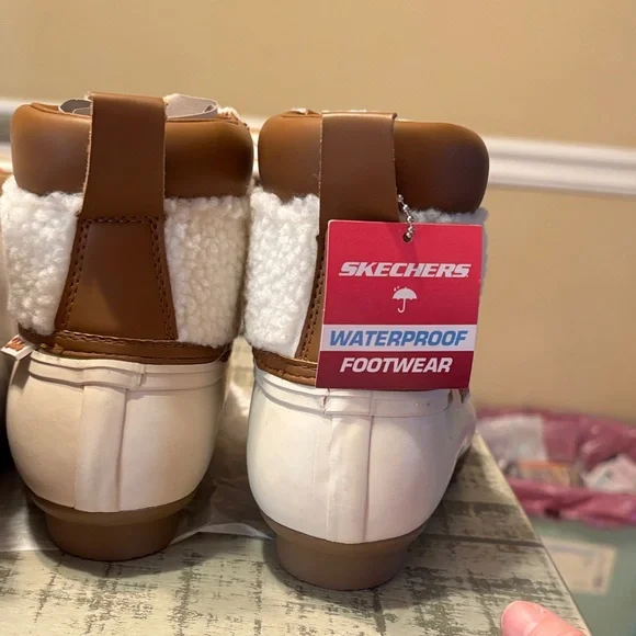 Skechers Womens Tan and Cream Boots - Picture 3 of 5